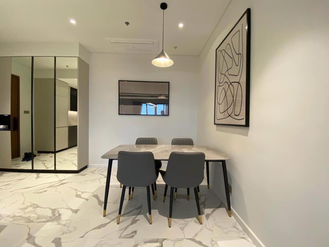 הו צ'י מין סיטי The Crest-Central Saigon Riverside -Free Pool-Gym-Sauna Room-Yoga Room מראה חיצוני תמונה